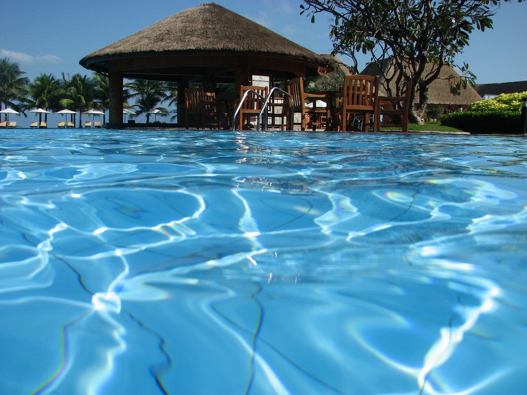 Top Water Clear swimming pool