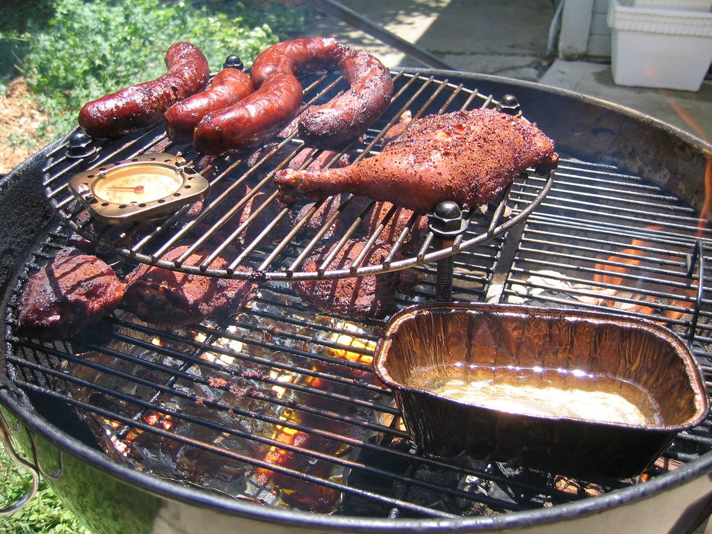 BBQ setup: split grill - double decker grate with thermometer