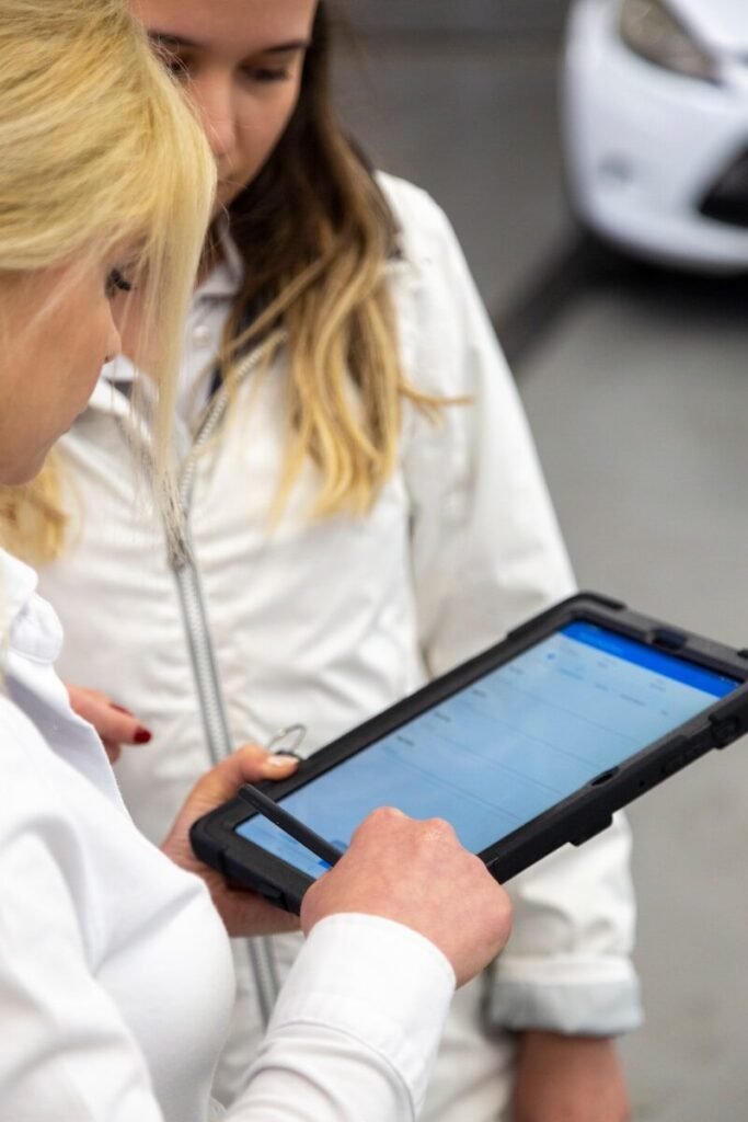 What Does an OBD2 Scanner Do? - car diagnostic scanner OBD port